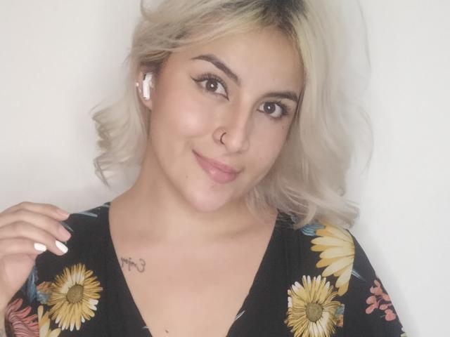 EmilyBrrown - Live sex cam - 23453709