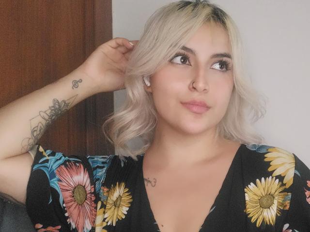 EmilyBrrown - Élő pornó és szexkamera - 23453765