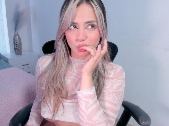 AlexaThoms - Live sex cam - 23455845
