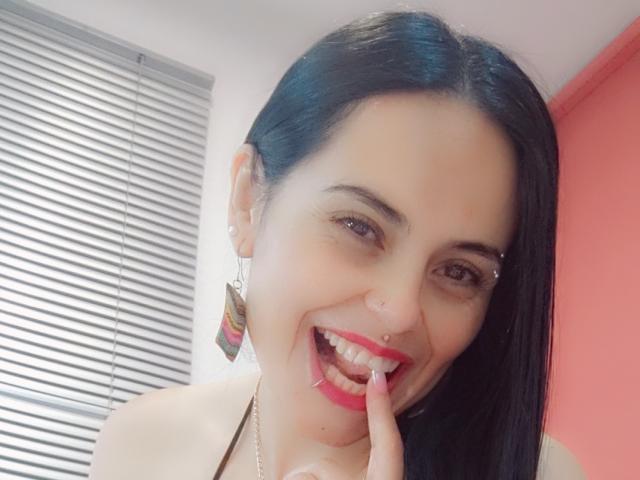 CharlotteCrofort - Live Sex Cam - 23463069