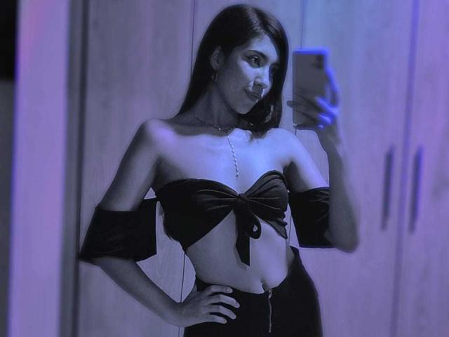 DaphneGrayx - Live Sex Cam - 23470093