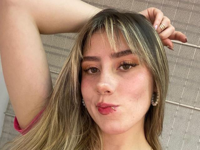 LivelyVanderWood - Live sex cam - 23471021