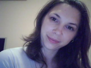 Lorenne - Show live nude with a brunet 18+ teen woman 