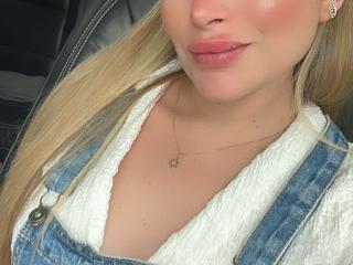 ArianaLu - Live sex cam - 23493741
