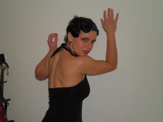 MaitresseGina-hot - Live sex cam - 23498289
