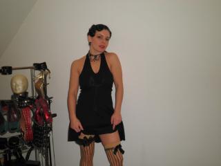 MaitresseGina-hot - Live sex cam - 23498297