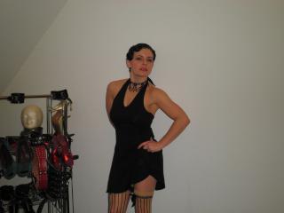 MaitresseGina-hot - Live sex cam - 23498301