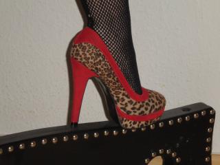 MaitresseGina-hot - Live sex cam - 23498321