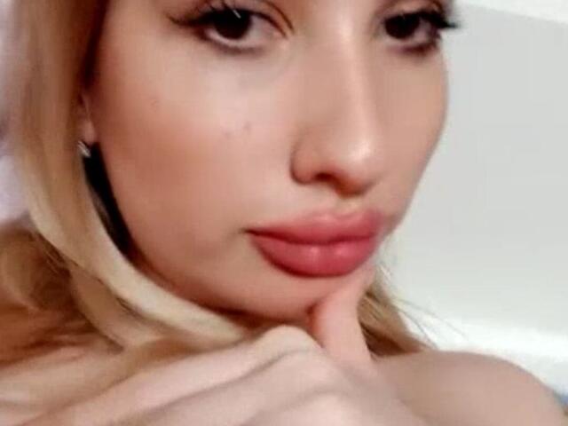 ElzaKomx - Live porn &amp; sex cam - 23499977