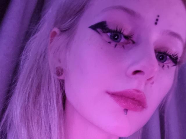 ExcitedBlizzard - Live porn &amp; sex cam - 23502677