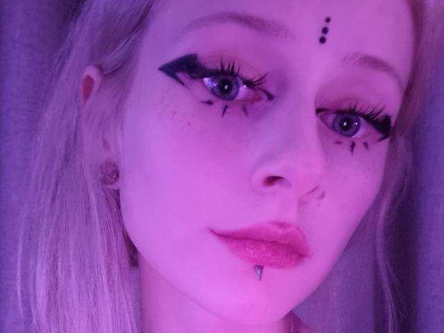 ExcitedBlizzard - Live sex cam - 23502685