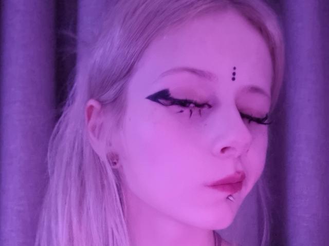 ExcitedBlizzard - Live Sex Cam - 23502713