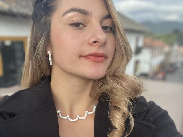 AtheneaRossi - Live Sex Cam - 23516393