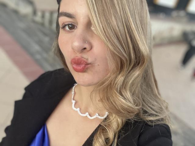 AtheneaRossi - Live sex cam - 23516633