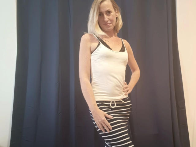 Summerlove-hot - Sexe cam en vivo - 23521409