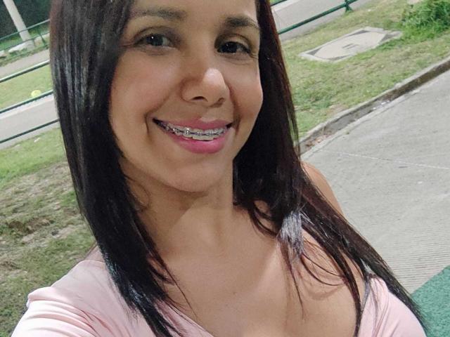 EvelinFoster - Live porn &amp; sex cam - 23523945
