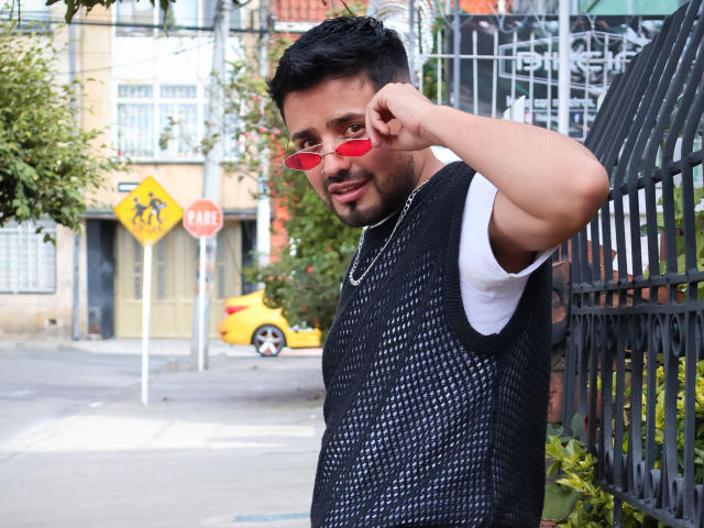 NoahBrown - Live sex cam - 23549409