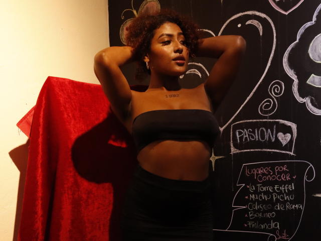 AmberQueeny - Live Sex Cam - 23555125