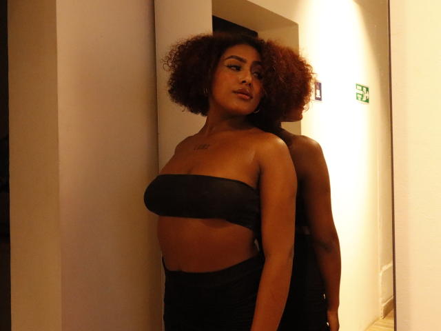 AmberQueeny - Live sex cam - 23558881