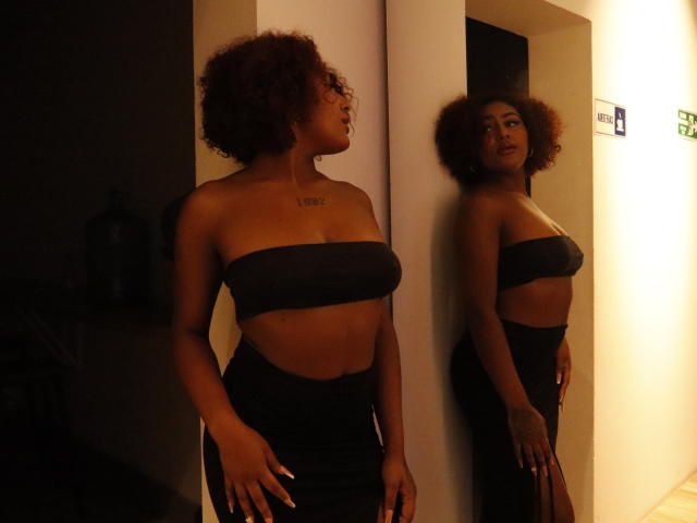 AmberQueeny - Live sex cam - 23558897