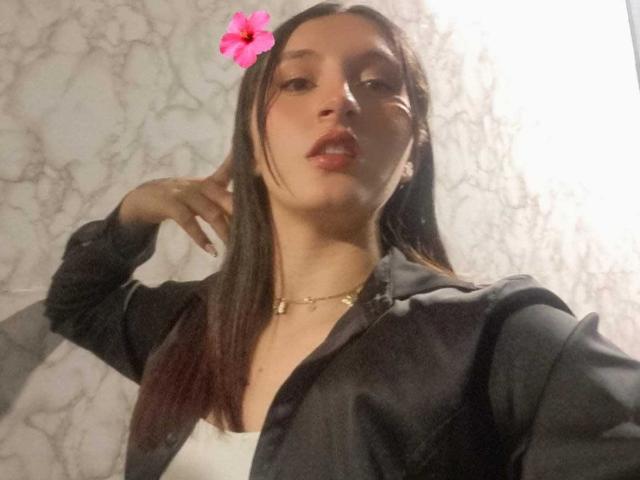 ZoeCortes - Live Sex Cam - 23564569