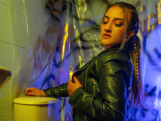 BellaLune - Live porn &amp; sex cam - 23564921