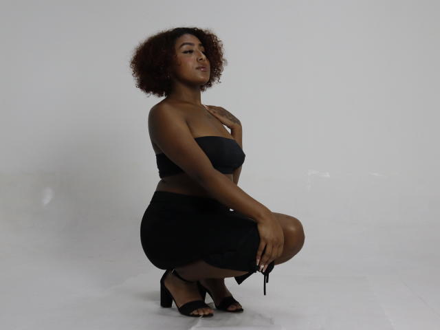 AmberQueeny - Live Sex Cam - 23576501