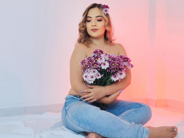 ZoeTobon69 - Live Sex Cam - 23582349
