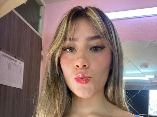 LivelyVanderWood - Live sex cam - 23589057