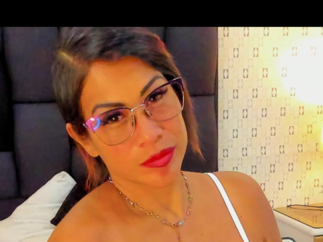 AlixLow - Live Sex Cam - 23594025