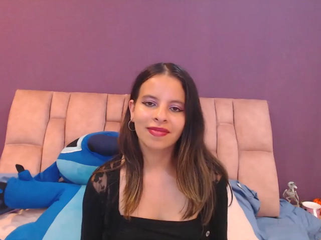 JuliaWaine - Live sex cam - 23595637