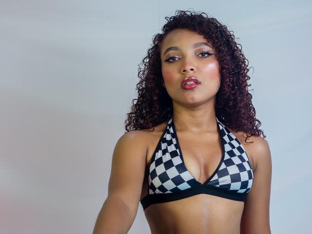LoraineRioss - Live sex cam - 23607177