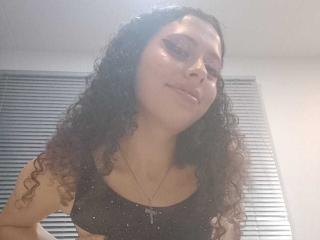 MichelleCisse - Live sex cam - 23607593