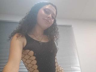 MichelleCisse - Live sex cam - 23607625