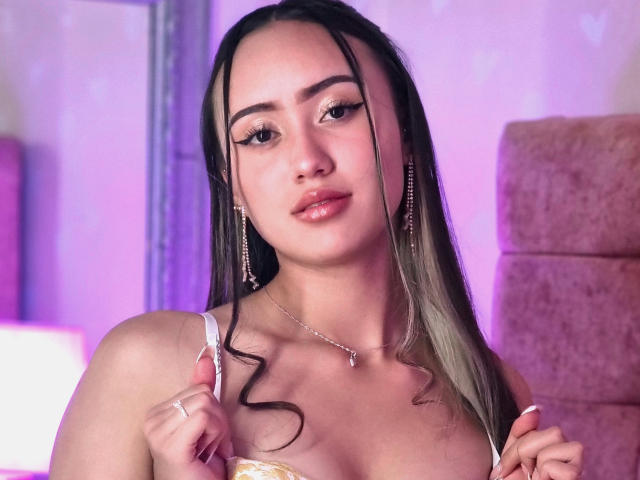 LiaBella - Live Sex Cam - 23616485