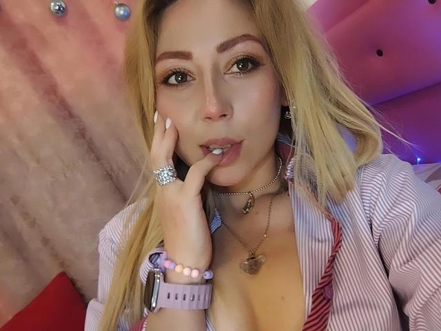 DouceKhrystine - Live sex cam - 23618181