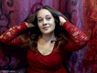 Julialove - Chat cam exciting with this shaved vagina Attractive woman 
