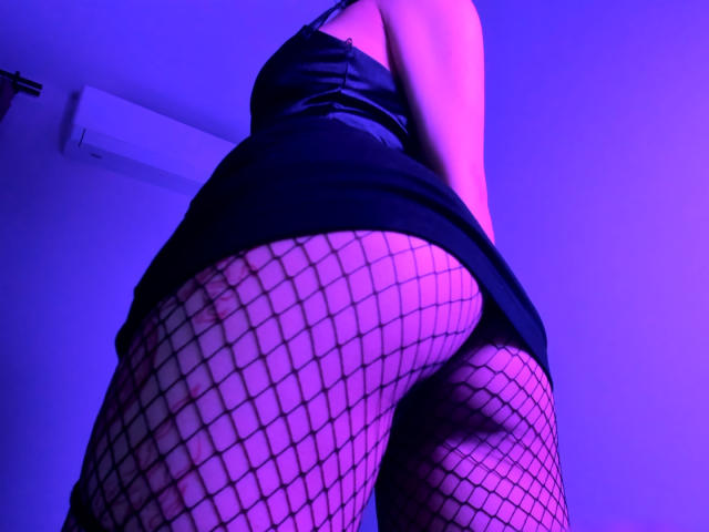 MishelBlessing - Live sex cam - 23627497