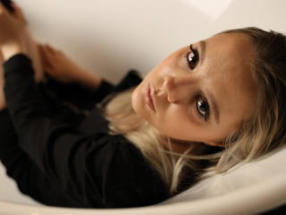 SiennaGlam - Live porn &amp; sex cam - 23636125