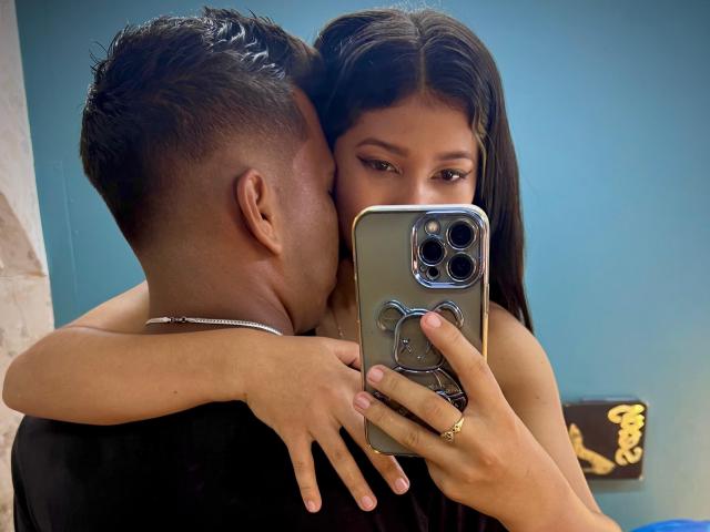 JonesAndJuly - Live porn &amp; sex cam - 23654613