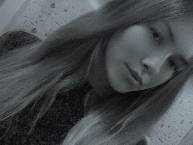 LolaShyLove - Live Sex Cam - 23660097