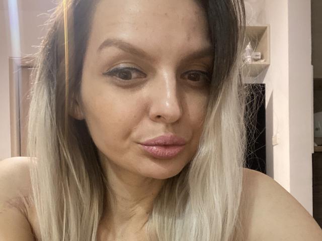 DouceAmelia - Live sexe cam - 23678261
