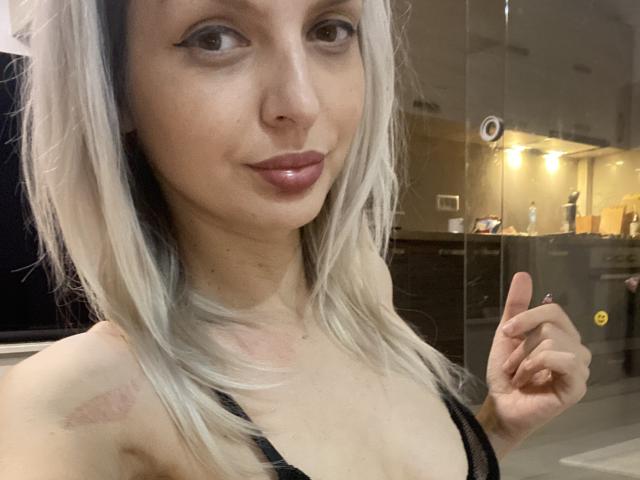 DouceAmelia - Live porn &amp; sex cam - 23678269