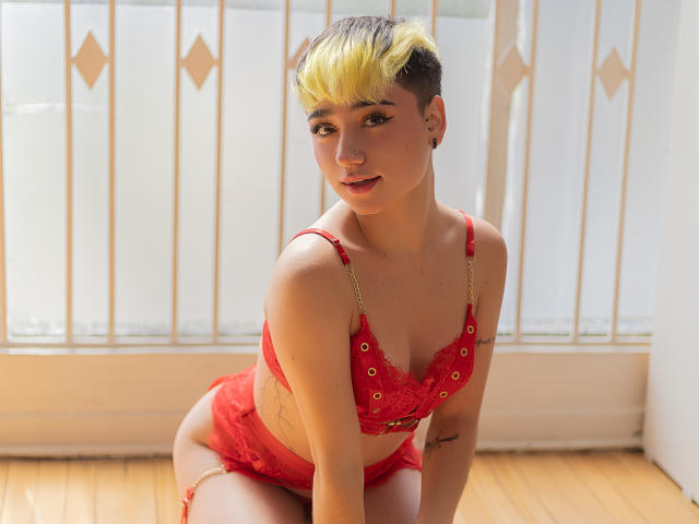 SueLunaX - Live porn &amp; sex cam - 23695205