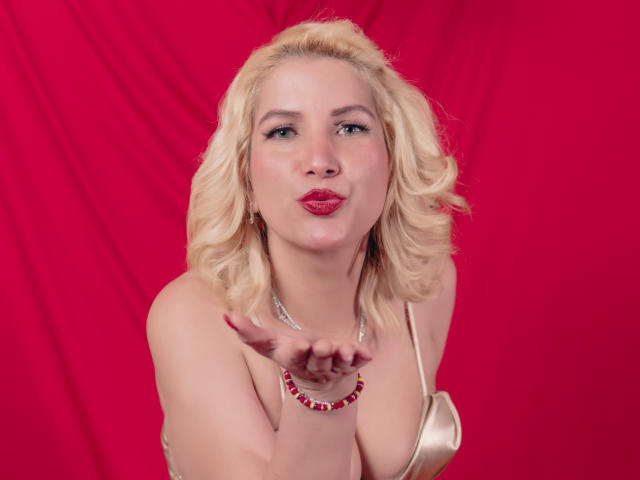 GiuliaAddams - Live porn &amp; sex cam - 23696209