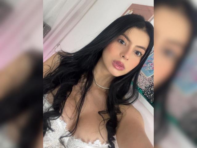 IsabellaJames - Live Sex Cam - 23716213