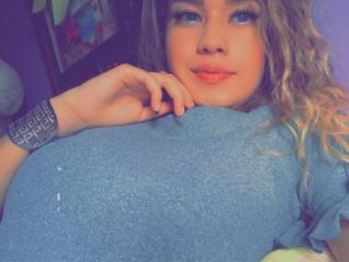 AkiraZanoli - Live Sex Cam - 23724473