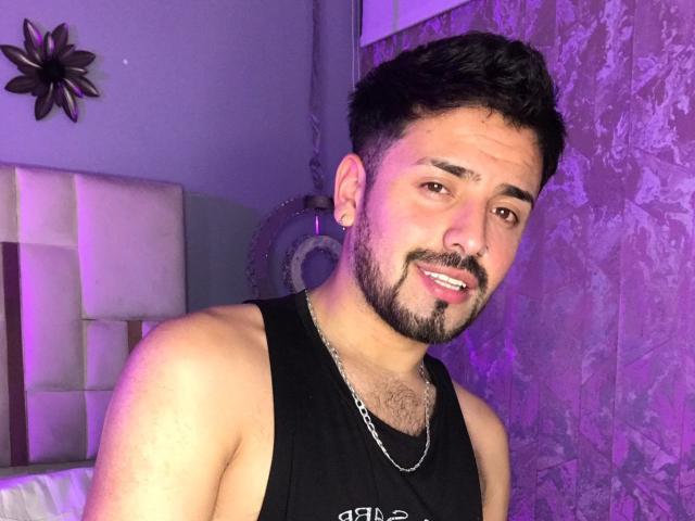 NoahBrown - Live sex cam - 23725085