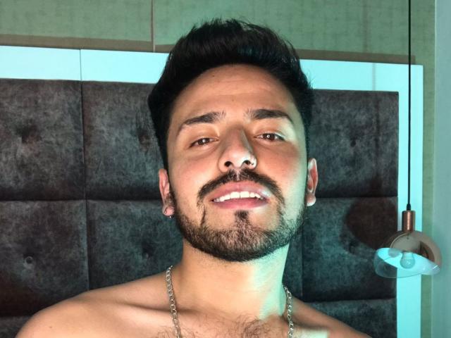 NoahBrown - Live sex cam - 23725105