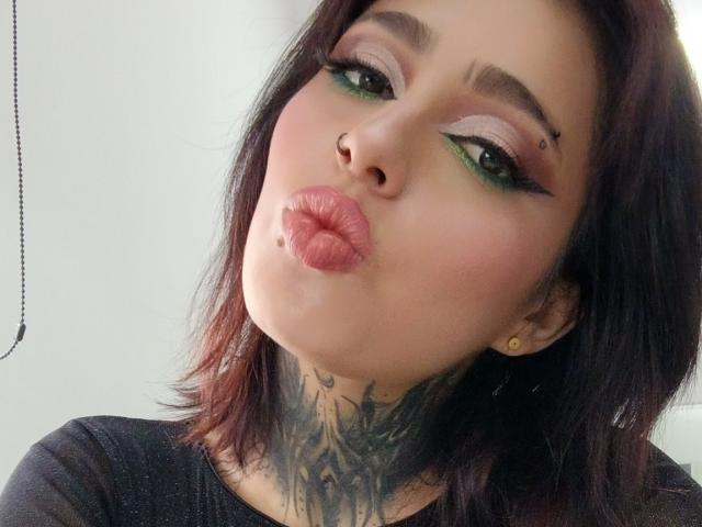 MartinaPalmer - Live Sex Cam - 23749721